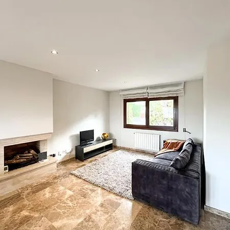 Montjuic Town House With Pool * Gerona