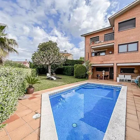 Holiday home Montjuic Town House With Pool